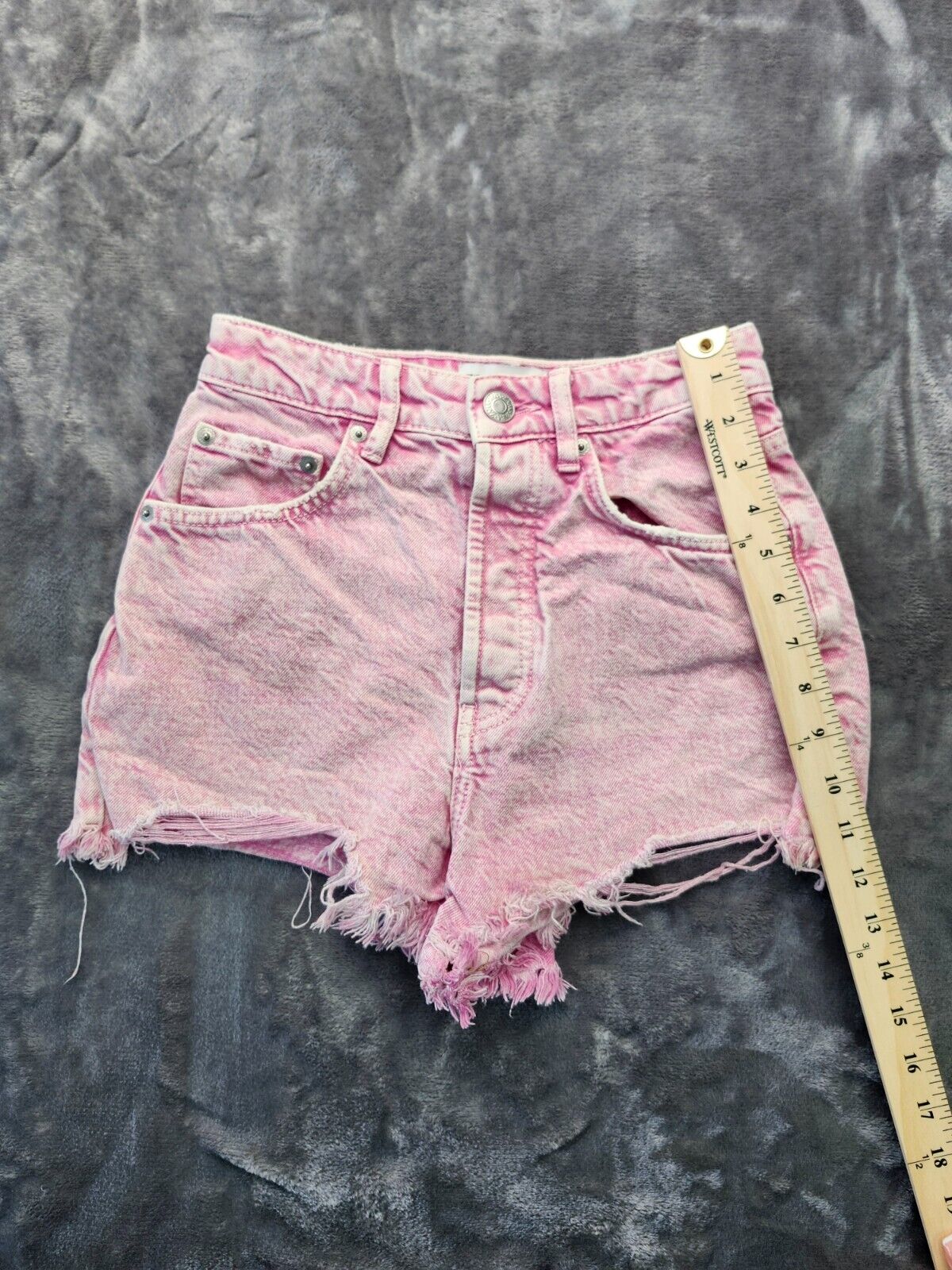 ZARA pink ripped jean shorts Pink size 2