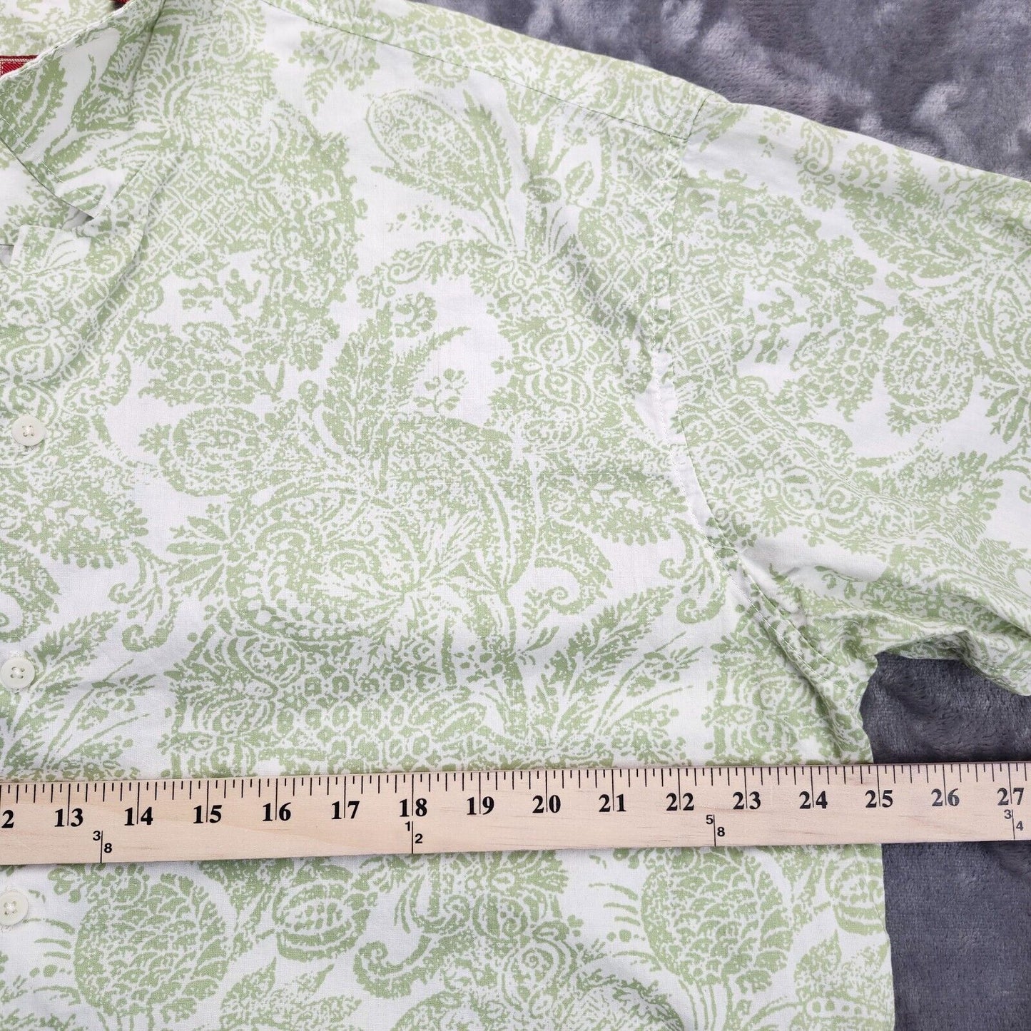 Izod Button Up Dress Shirt Men's XL Short Sleeve button up Paisley Green White