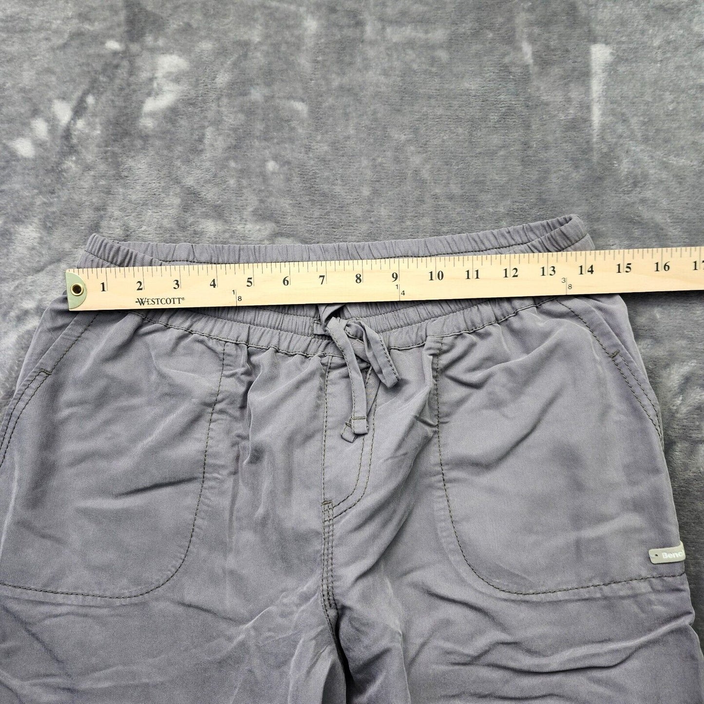 NWT Bench Urban Wear Womens Loose fit capri pants Size Small Gray