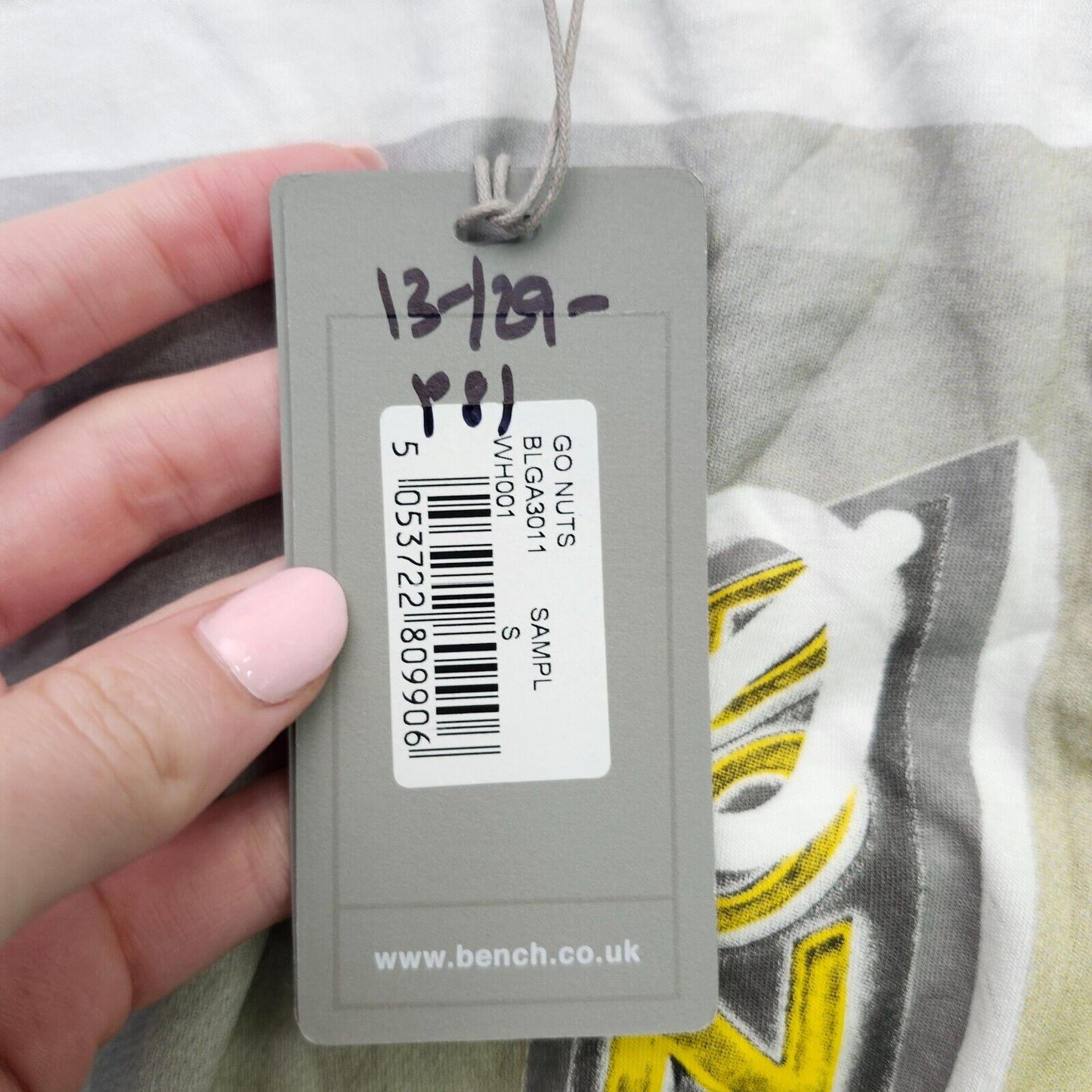 Bench Urban Wear Womens Graphic T-Shirt Size Small White/Yellow