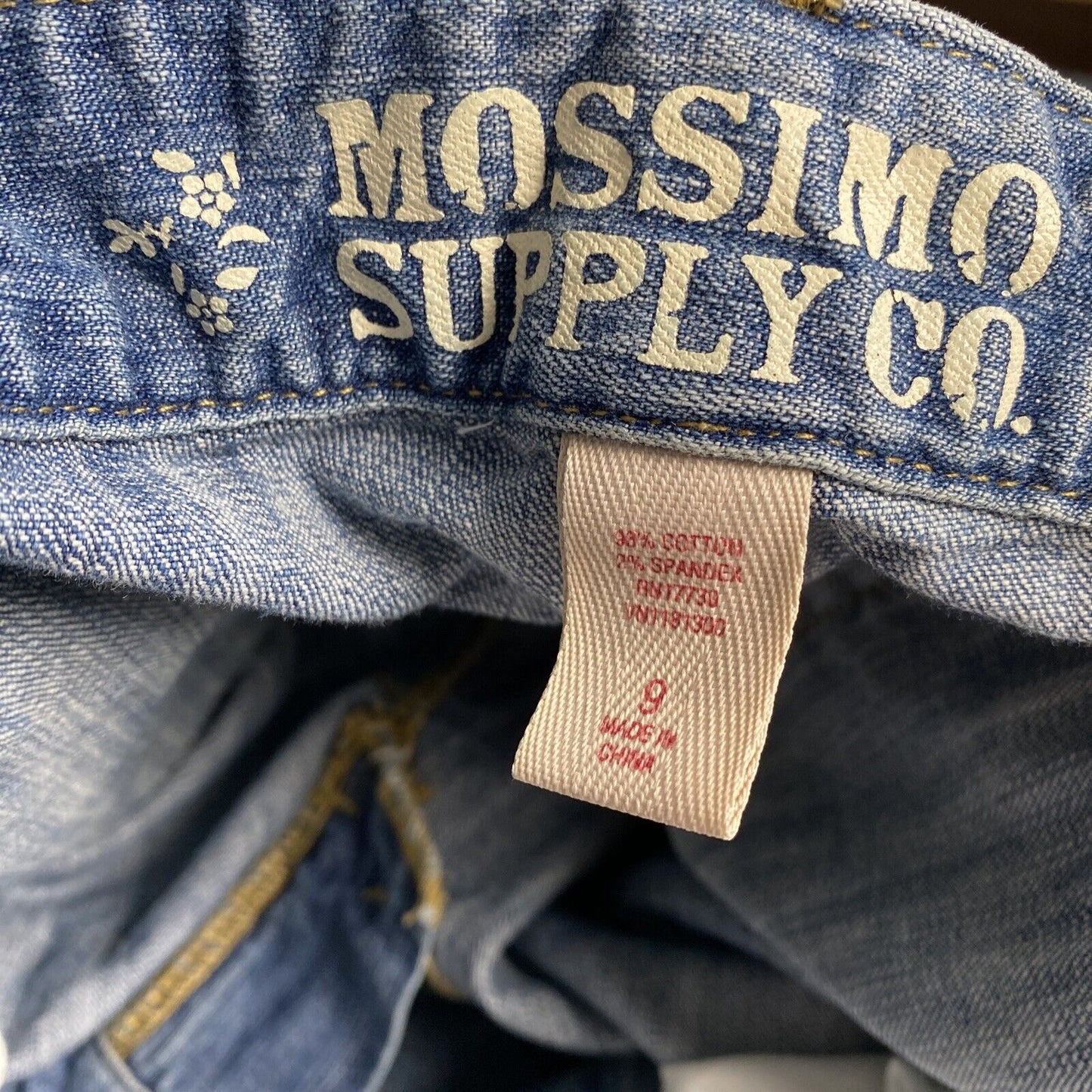Mossimo Supply Co. Women's Blue Capri Jeans Size 9 Cuffed